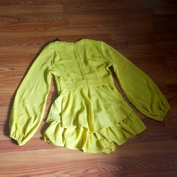 FASHION NOVA yellow/green bell sleeve romper - Picture 7 of 8